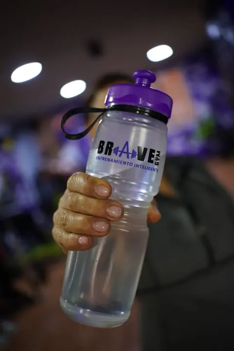 Termo de agua con el logo de Brave Gym